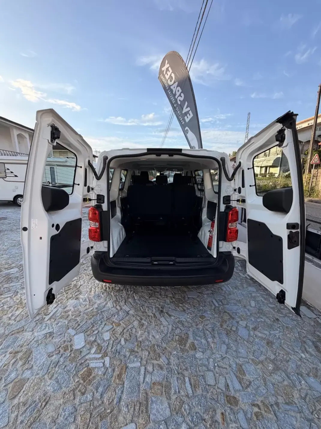 Citroën e-Jumpy 2022 - 23900 EUR, 39800 km - AUTO.MOTO.pt - 39800km - foto 9 de 11