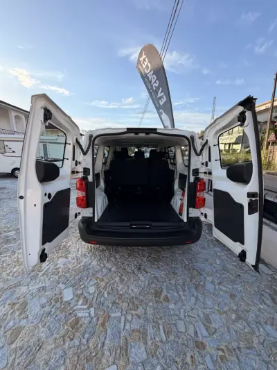 Citroën e-Jumpy 2022 - 23900 EUR, 39800 km - AUTO.MOTO.pt - 39800km - foto 9 de 11