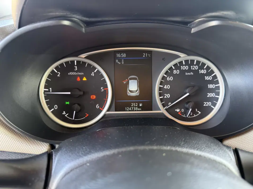 Nissan Micra 2018 - 12990 EUR, 124700 km - AUTO.MOTO.pt - 124700km - foto 14 de 20