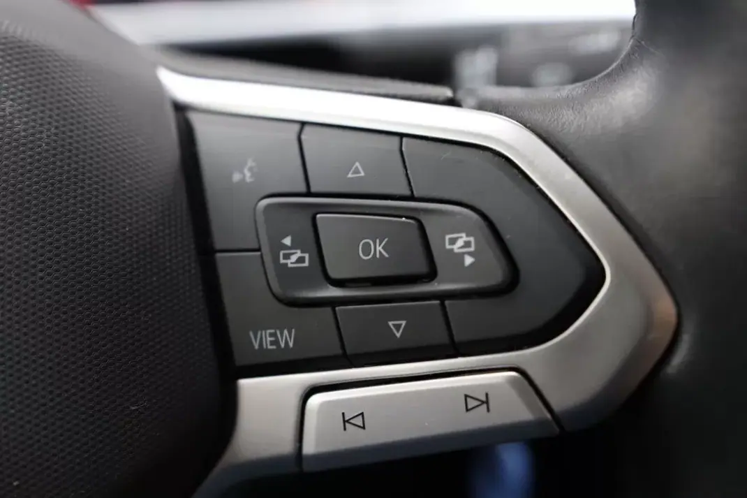 Volkswagen T-Roc 2023 - 22900 EUR, 50683 km - 50683km - foto 15 de 31