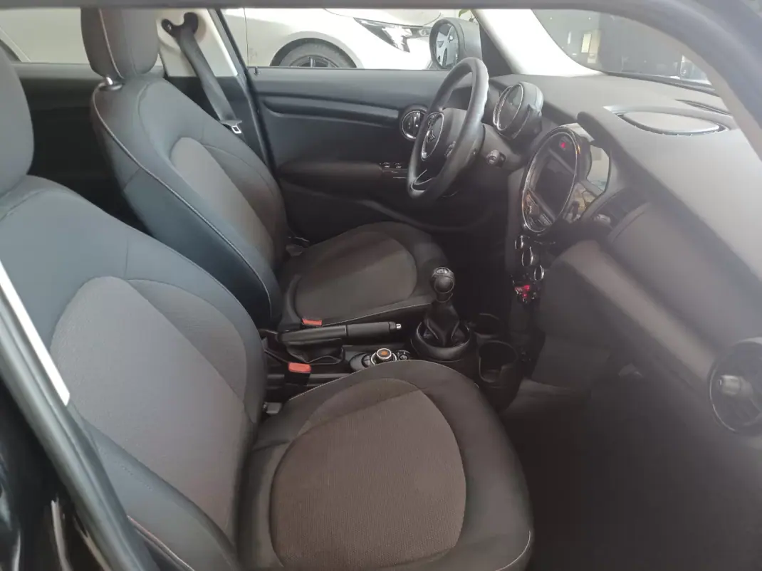 MINI 5 Portas 2019 - 13490 EUR, 199185 km - 199185km - foto 19 de 34
