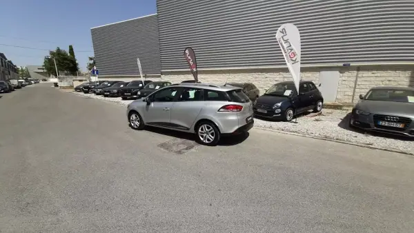 Renault Clio Sport Tourer 2018 - 11500 EUR, 89764 km - AUTO.MOTO.pt - 89764km - foto 22 de 46