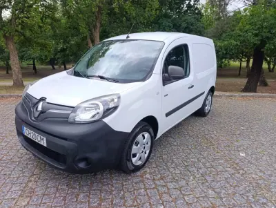 Renault 2020 - 9900 EUR, 108709 km - AUTO.MOTO.pt - 108709km - foto 3 de 11