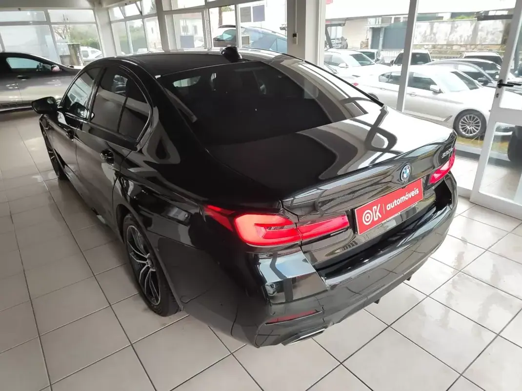 BMW 530e 2022 - 35650 EUR, 99990 km - AUTO.MOTO.pt - 99990km - foto 8 de 37