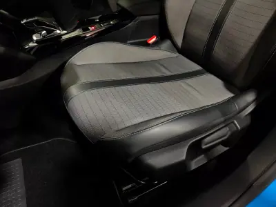 Peugeot 208 2019 - 14500 EUR, 90000 km - AUTO.MOTO.pt - 90000km - foto 30 de 60