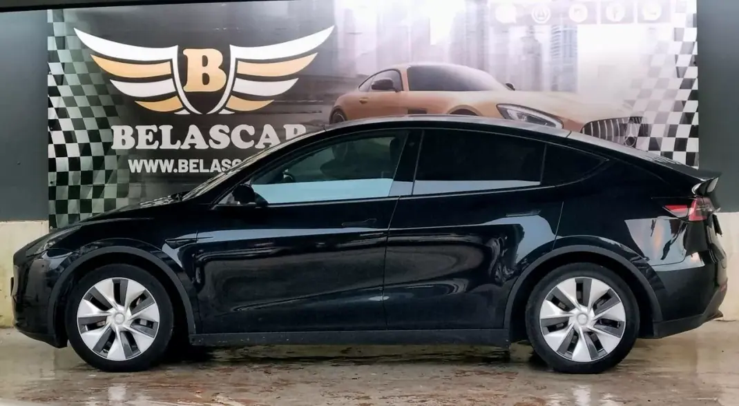 Tesla Model Y 2023 - 31500 EUR, 65000 km - AUTO.MOTO.pt - 65000km - foto 2 de 10