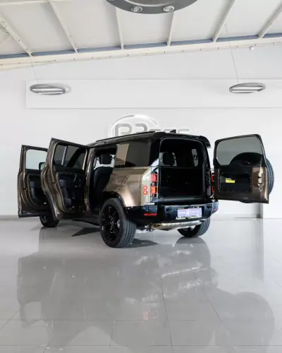 Land Rover Defender 2025 - 104900 EUR, 13995 km - AUTO.MOTO.pt - 13995km - foto 11 de 49