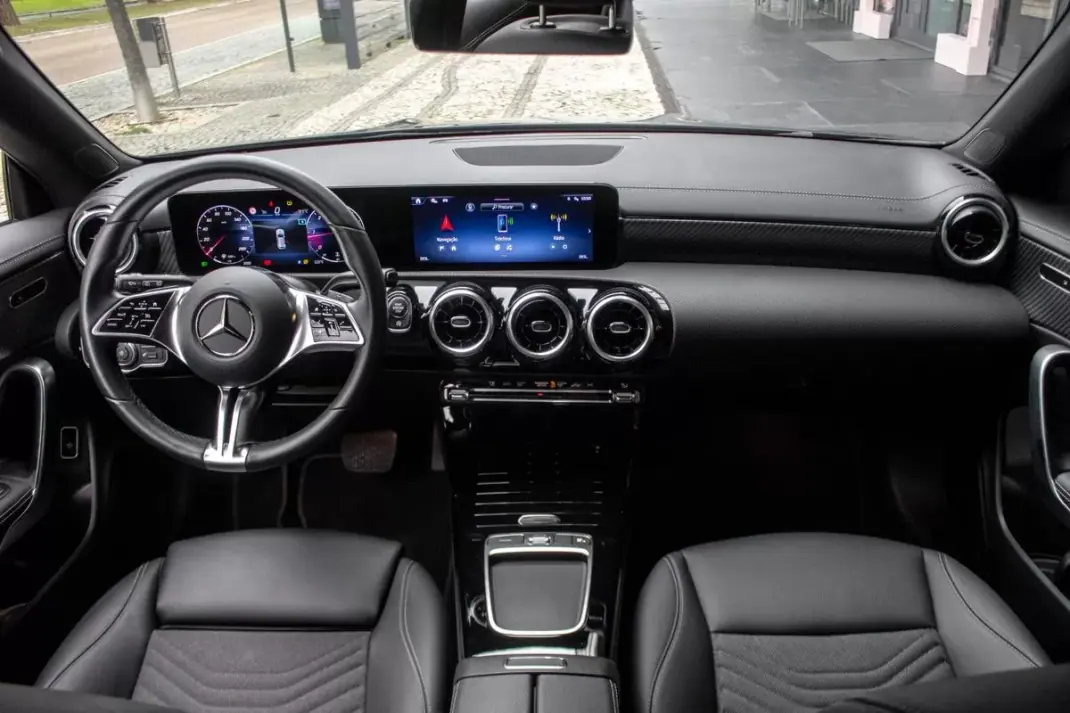 Mercedes-Benz CLA 180 2024 - 33990 EUR, 28922 km - AUTO.MOTO.pt - 28922km - foto 32 de 40