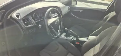 Volvo V40 2015 - 12400 EUR, 216200 km - AUTO.MOTO.pt - 216200km - foto 13 de 26