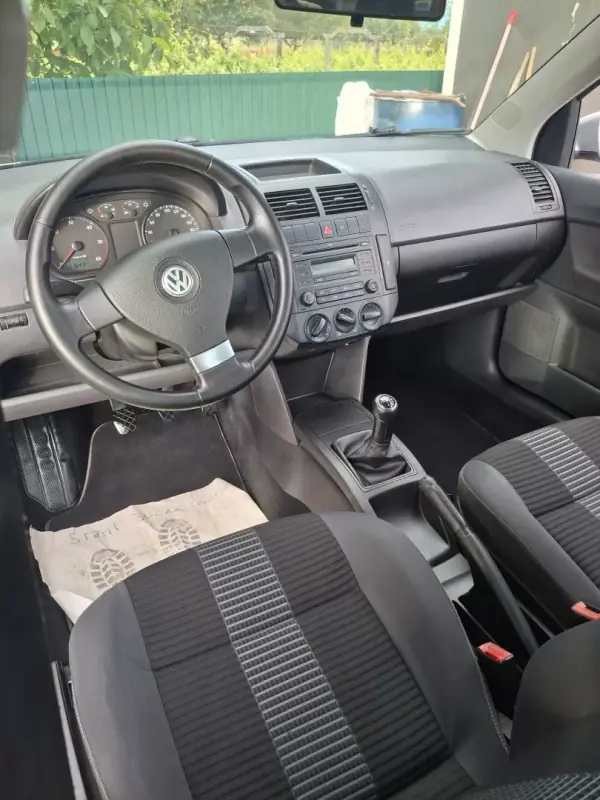 Volkswagen Polo 2008 - 6950 EUR, 245123 km - AUTO.MOTO.pt - 245123km - foto 13 de 14