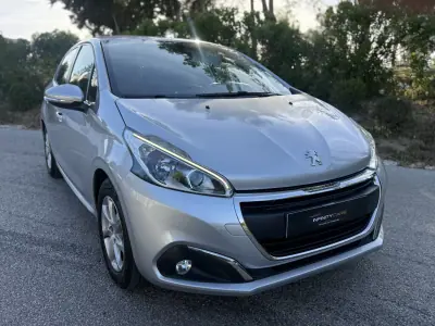 Peugeot 208 2016 - 8999 EUR, 44000 km - AUTO.MOTO.pt - 44000km - foto 12 de 18