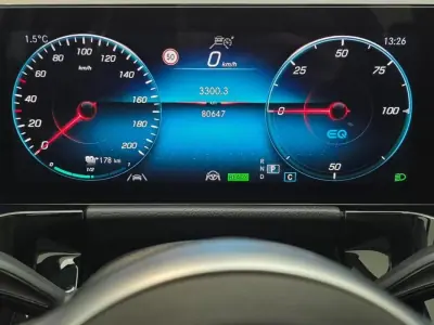 Mercedes-Benz EQA 2021 - 28990 EUR, 80647 km - AUTO.MOTO.pt - 80647km - foto 6 de 16