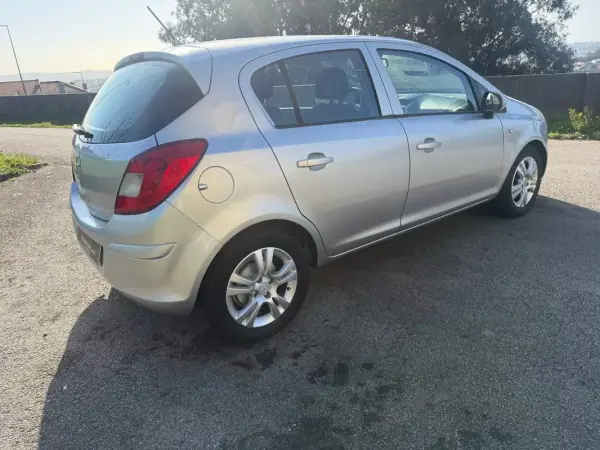 Opel Corsa 2010 - 4900 EUR, 183000 km - AUTO.MOTO.pt - 183000km - foto 4 de 23