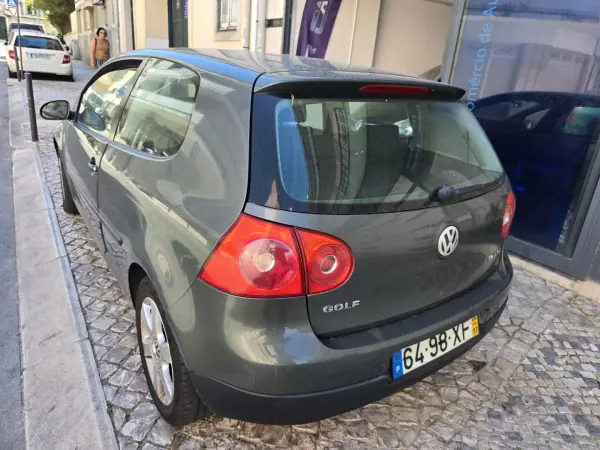 Volkswagen Golf 2004 - 3999 EUR, 160000 km - AUTO.MOTO.pt - 160000km - foto 4 de 17
