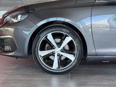 Peugeot 308 SW 2018 - 14990 EUR, 125082 km - AUTO.MOTO.pt - 125082km - foto 7 de 20