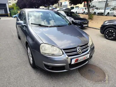 Volkswagen Jetta 2006 - 6500 EUR, 192000 km - AUTO.MOTO.pt - 192000km - foto 9 de 25