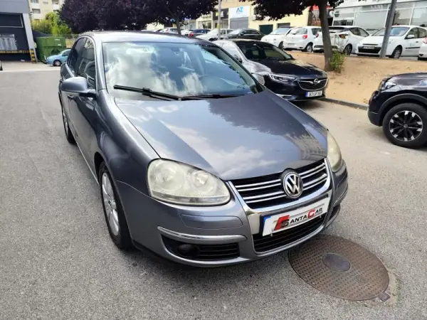 Volkswagen Jetta 2006 - 6500 EUR, 192000 km - AUTO.MOTO.pt - 192000km - foto 9 de 25