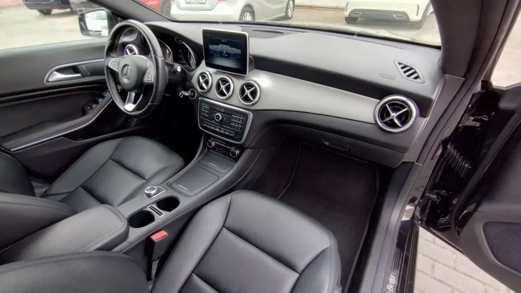 Mercedes-Benz CLA 200 2016 - 19999 EUR, 199000 km - AUTO.MOTO.pt - 199000km - foto 24 de 33