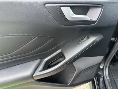 Ford Focus 2018 - 10900 EUR, 100000 km - AUTO.MOTO.pt - 100000km - foto 42 de 56