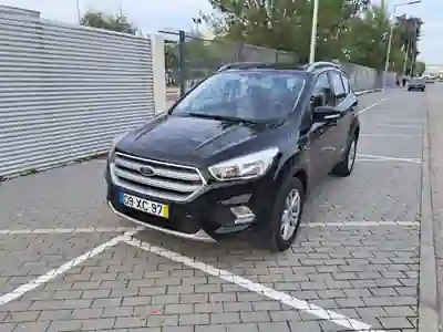 Ford Kuga 2019 - 13250 EUR, 123000 km - AUTO.MOTO.pt - 123000km - foto 1 de 10