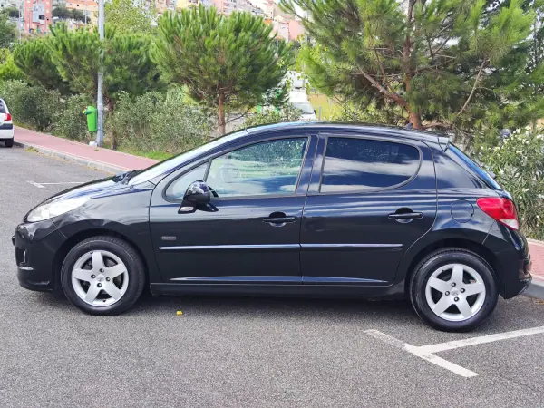 Peugeot 207 2011 - 5480 EUR, 219000 km - AUTO.MOTO.pt - 219000km - foto 14 de 38
