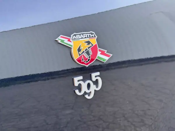 Abarth 595 2018 - 22500 EUR, 86000 km - AUTO.MOTO.pt - 86000km - foto 14 de 31