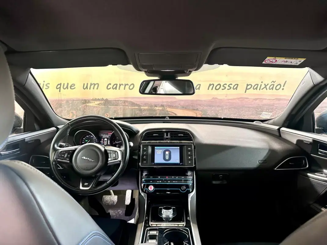 Jaguar XE 2017 - 16900 EUR, 230128 km - AUTO.MOTO.pt - 230128km - foto 19 de 28