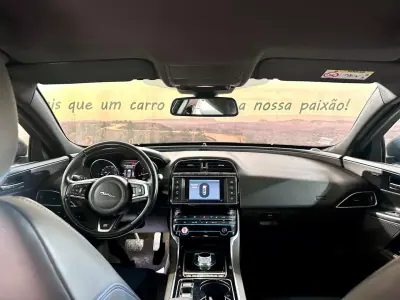 Jaguar XE 2017 - 16900 EUR, 230128 km - AUTO.MOTO.pt - 230128km - foto 19 de 28