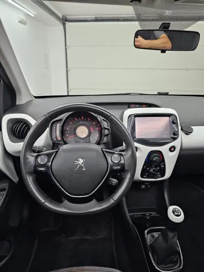 Peugeot 108 2015 - 8650 EUR, 88563 km - AUTO.MOTO.pt - 88563km - foto 49 de 53