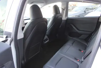 Tesla Model Y 2024 - 35900 EUR, 38745 km - 38745km - foto 13 de 38