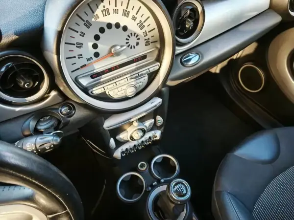 MINI Cooper 2008 - 8500 EUR, 180878 km - AUTO.MOTO.pt - 180878km - foto 25 de 27