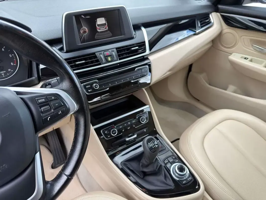 BMW 216 Active Tourer 2015 - 12900 EUR, 155761 km - AUTO.MOTO.pt - 155761km - foto 12 de 27