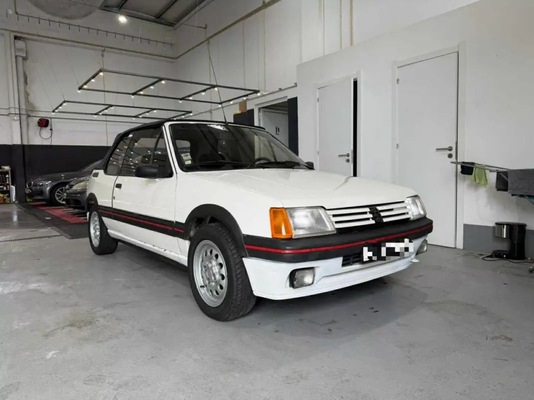Peugeot 205 Cabrio 1987 - 8980 EUR, 170000 km - AUTO.MOTO.pt - 170000km - foto 1 de 9