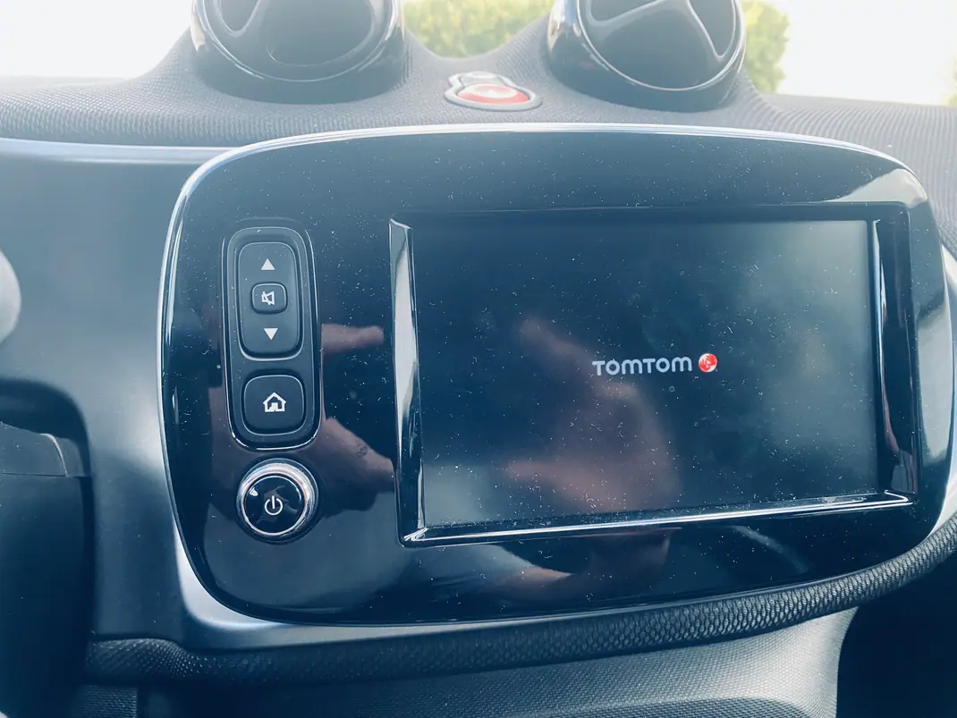 Smart Fortwo Cabrio 2019 - 9000 EUR, 150000 km - AUTO.MOTO.pt - 150000km - foto 6 de 15