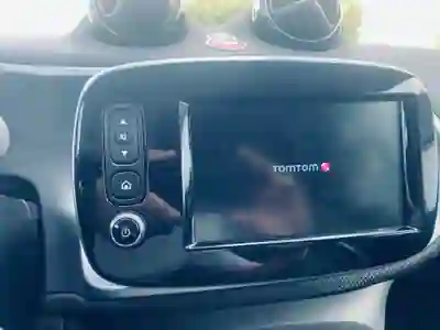 Smart Fortwo Cabrio 2019 - 9000 EUR, 150000 km - AUTO.MOTO.pt - 150000km - foto 6 de 15