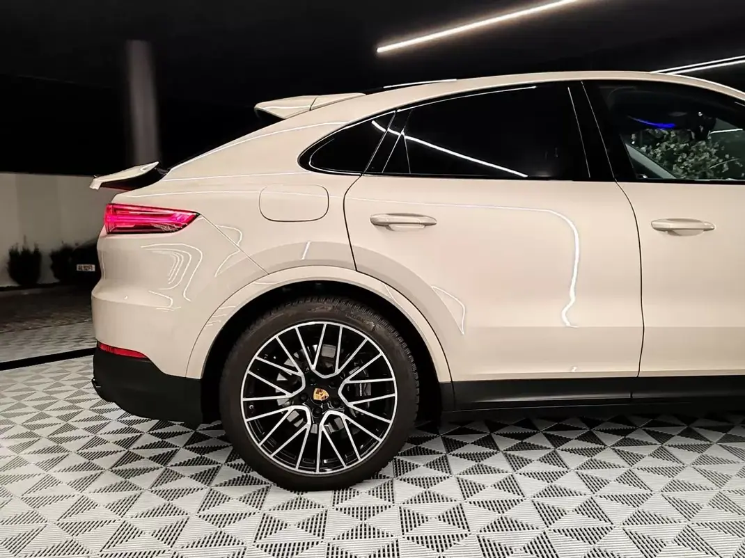 Porsche Cayenne Coupé 2021 - 74750 EUR, 125000 km - AUTO.MOTO.pt - 125000km - foto 11 de 32