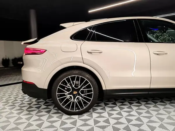 Porsche Cayenne Coupé 2021 - 74750 EUR, 125000 km - AUTO.MOTO.pt - 125000km - foto 11 de 32