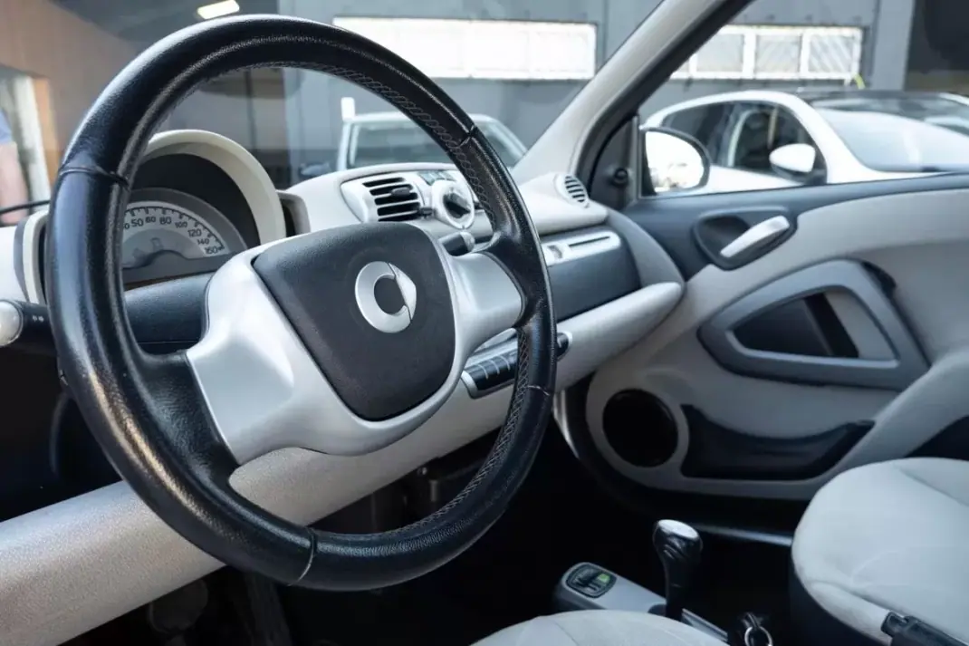 Smart ForTwo Coupé 2012 - 7250 EUR, 167579 km - AUTO.MOTO.pt - 167579km - foto 8 de 16