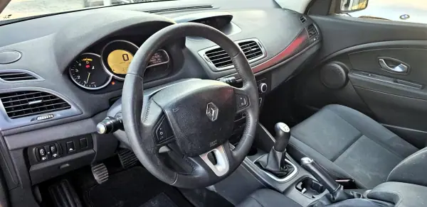 Renault Mégane 2010 - 6500 EUR, 280000 km - AUTO.MOTO.pt - 280000km - foto 6 de 15