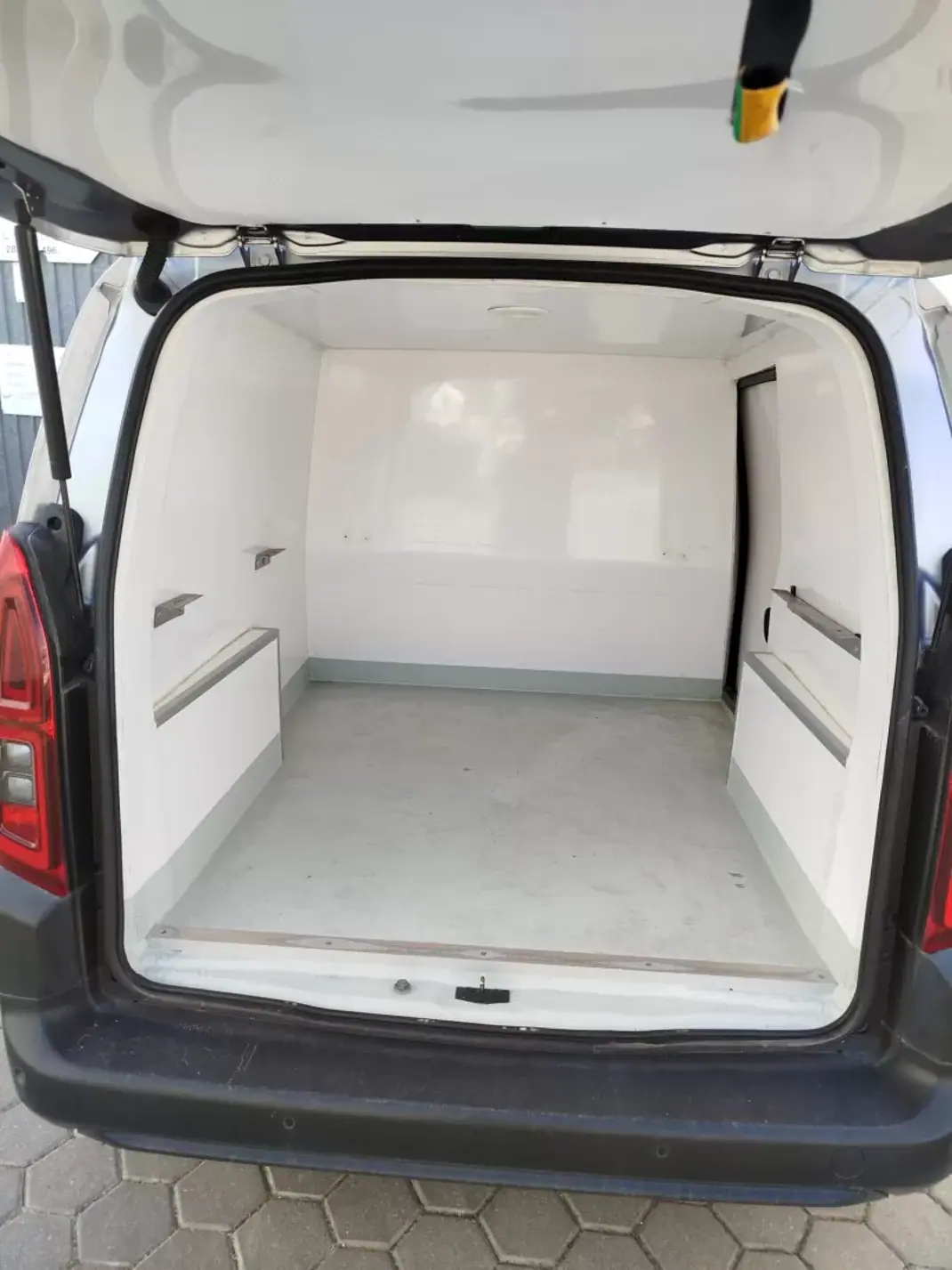 Citroën Berlingo blue hdi 2019 - 16900 EUR, 89000 km - AUTO.MOTO.pt - 89000km - foto 1 de 9