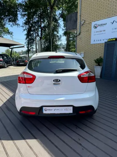Kia Rio 2011 - 7400 EUR, 155000 km - AUTO.MOTO.pt - 155000km - foto 5 de 11
