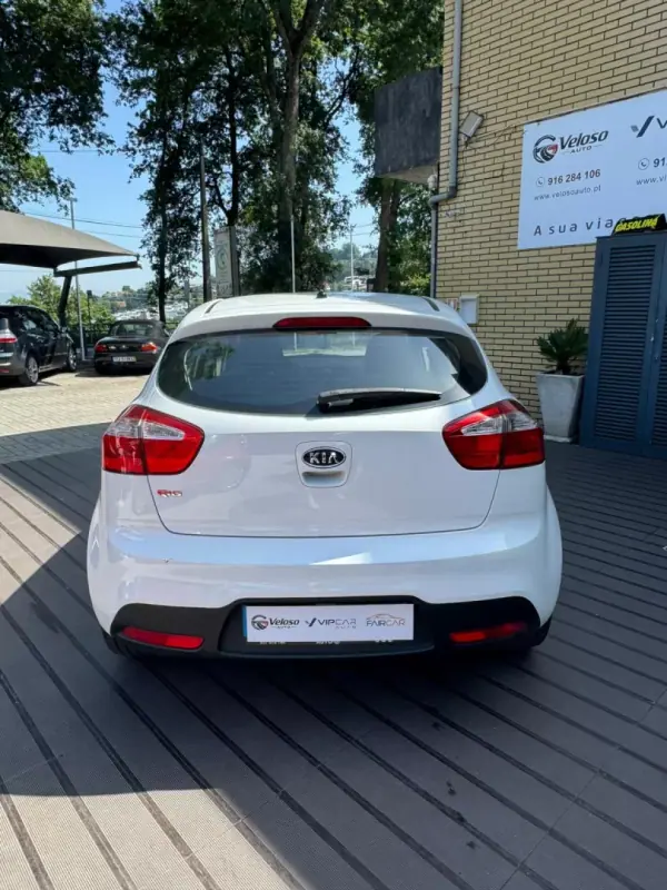 Kia Rio 2011 - 7400 EUR, 155000 km - AUTO.MOTO.pt - 155000km - foto 5 de 11