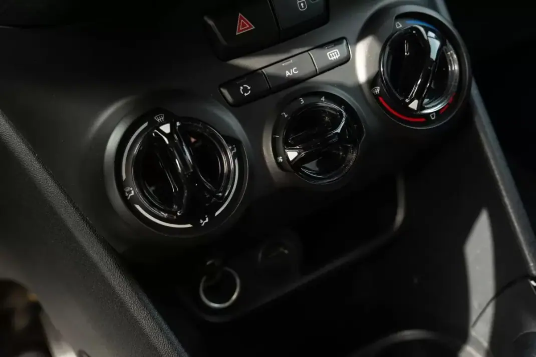 Peugeot 2008 2019 - 12999 EUR, 105150 km - AUTO.MOTO.pt - 105150km - foto 21 de 25