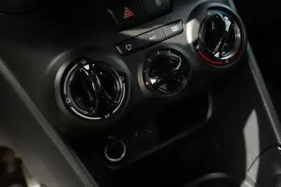 Peugeot 2008 2019 - 12999 EUR, 105150 km - AUTO.MOTO.pt - 105150km - foto 21 de 25