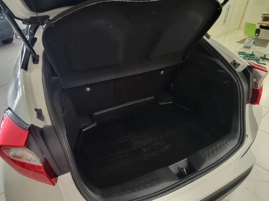 Toyota C-HR 2019 - 22950 EUR, 84605 km - 84605km - foto 28 de 29