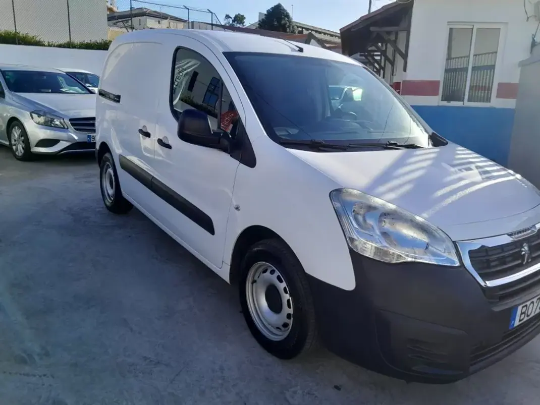 Peugeot Partner 2018 - 13900 EUR, 179163 km - 179163km - foto 4 de 11