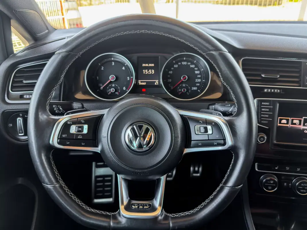 Volkswagen Golf 2016 - 19990 EUR, 144987 km - 144987km - foto 24 de 26