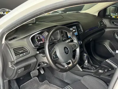 Renault Mégane Sport Tourer 2019 - 15950 EUR, 99000 km - AUTO.MOTO.pt - 99000km - foto 8 de 22