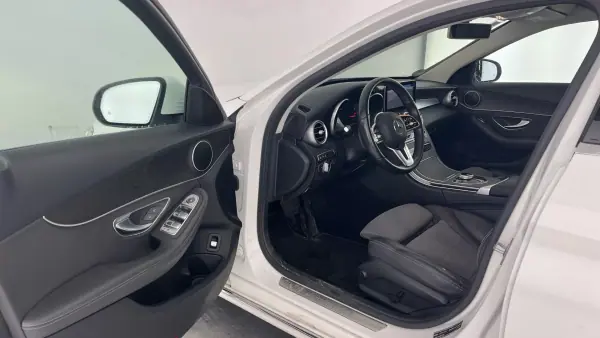 Mercedes-Benz C 300 2019 - 26990 EUR, 120000 km - AUTO.MOTO.pt - 120000km - foto 9 de 16