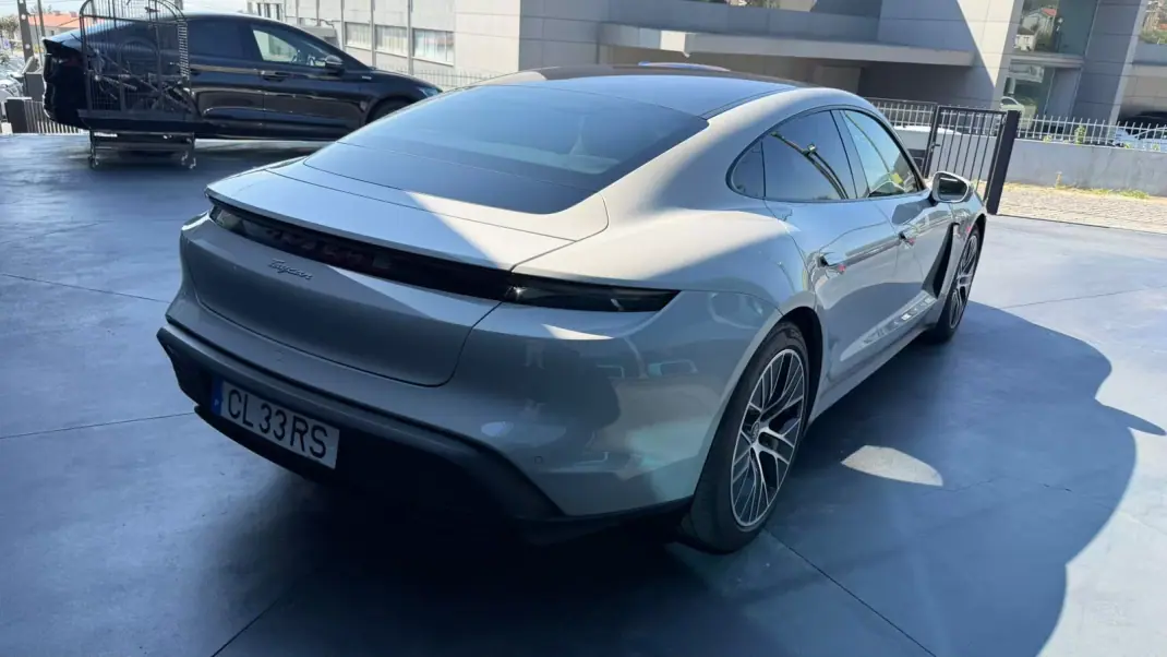 Porsche Taycan 2021 - 54900 EUR, 136000 km - 136000km - foto 8 de 15